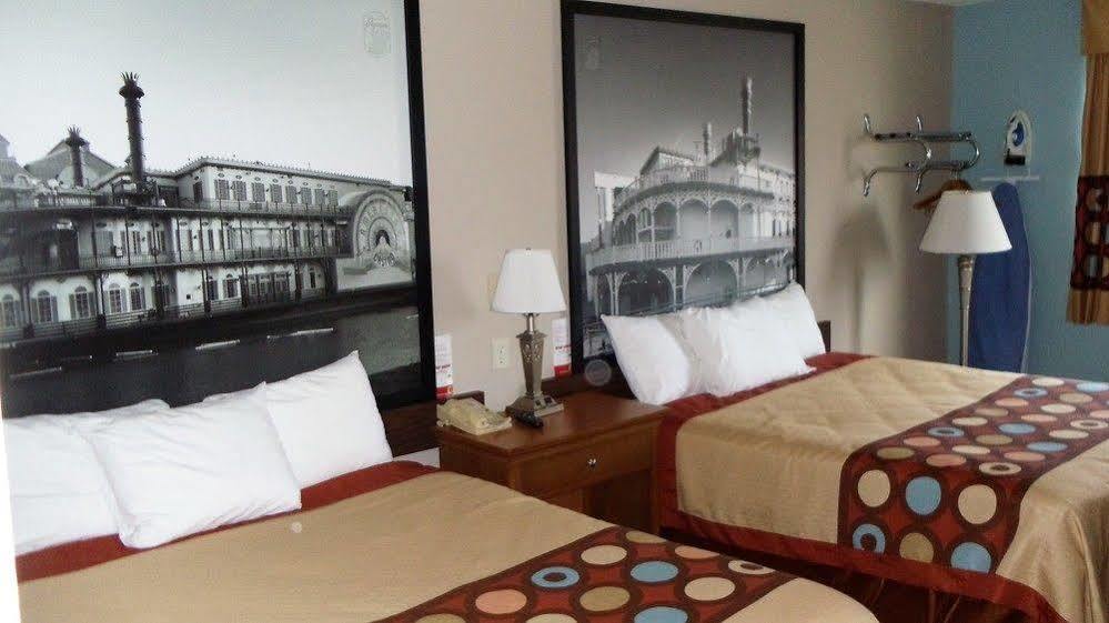 Super 8 By Wyndham Shenandoah Hotel Eksteriør billede